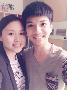 赵志堃同学和张娟老师合影